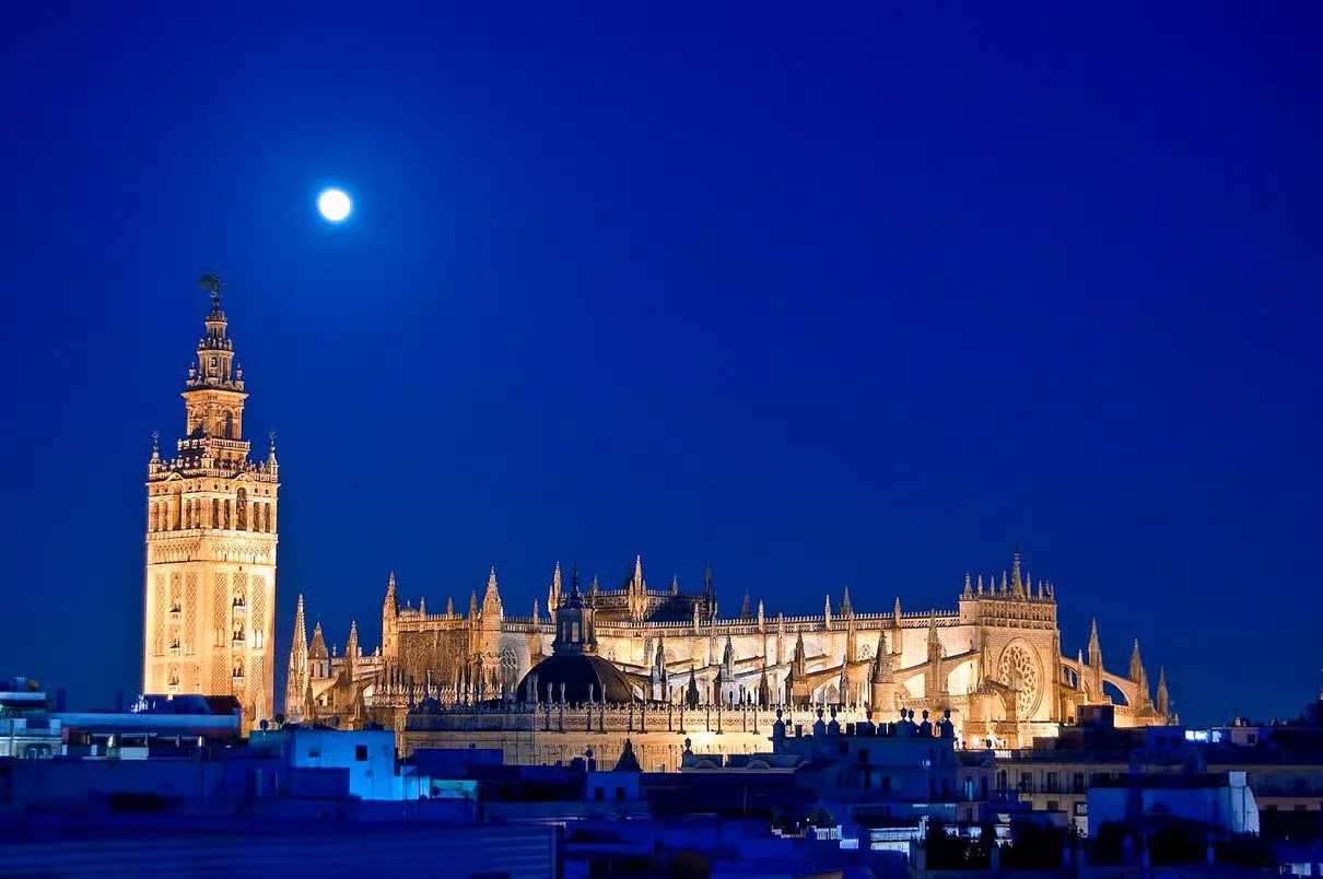 Best Things to Do in Seville at Night: 10 Evening Activities guide image