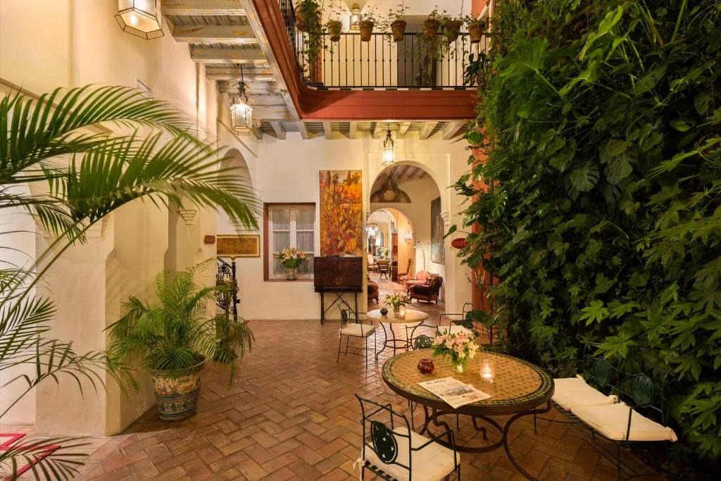 Las Casas de El Arenal Seville traditional courtyard