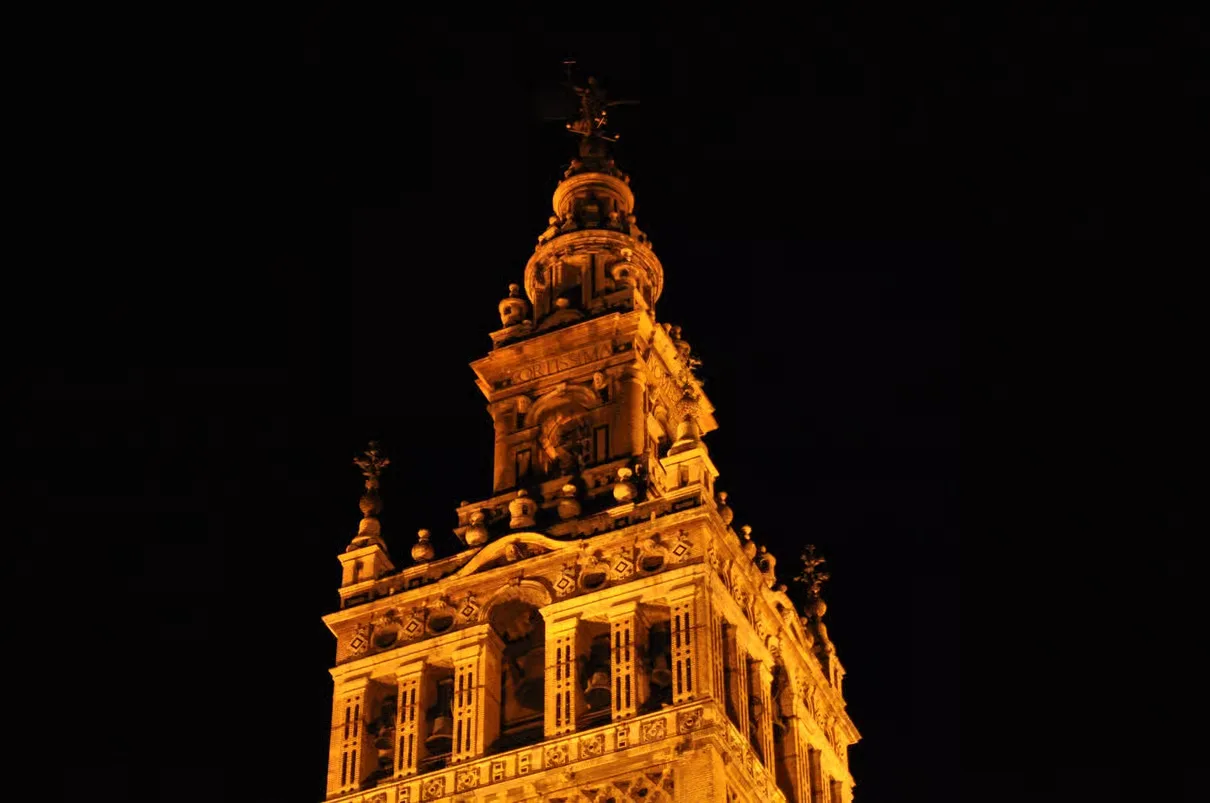Santa Cruz streets in Seville at night